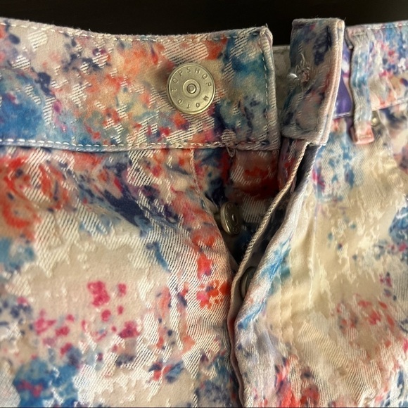 🔴 Top Shop Moto colorful distressed velvet jean shorts, button fly size 28/29(M) - Picture 4 of 13